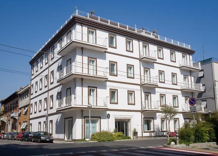 Card International Hotel